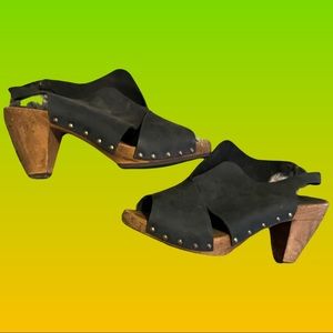 Sanita black heel clog